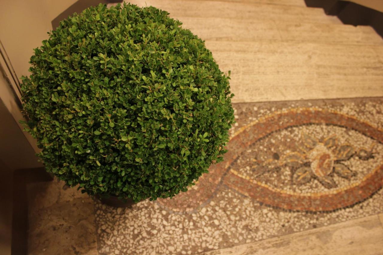 Millina Suites In Navona Roma Exterior foto